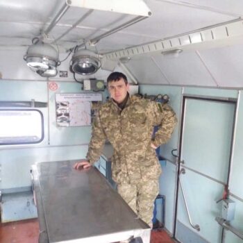 3 Лікар-хірург Попов